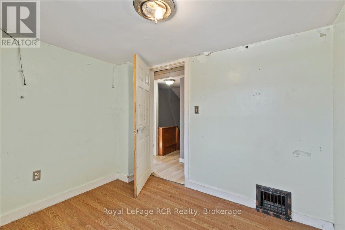 315 Mcnab Street, Brockton, Ontario  N0G 2V0 - Photo 13 - X12052573