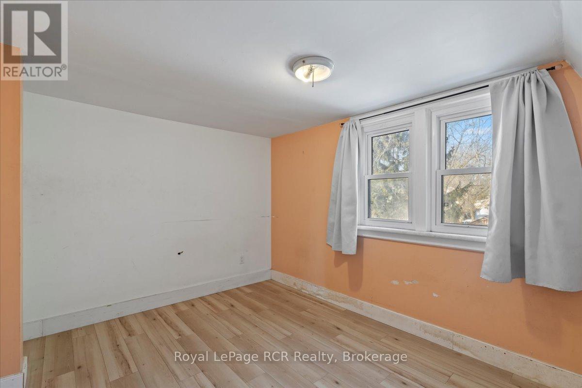 315 Mcnab Street, Brockton, Ontario  N0G 2V0 - Photo 14 - X12052573