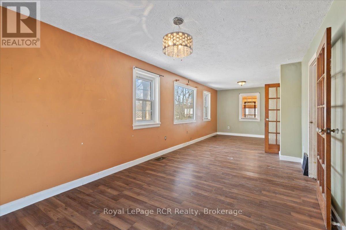 315 Mcnab Street, Brockton, Ontario  N0G 2V0 - Photo 5 - X12052573