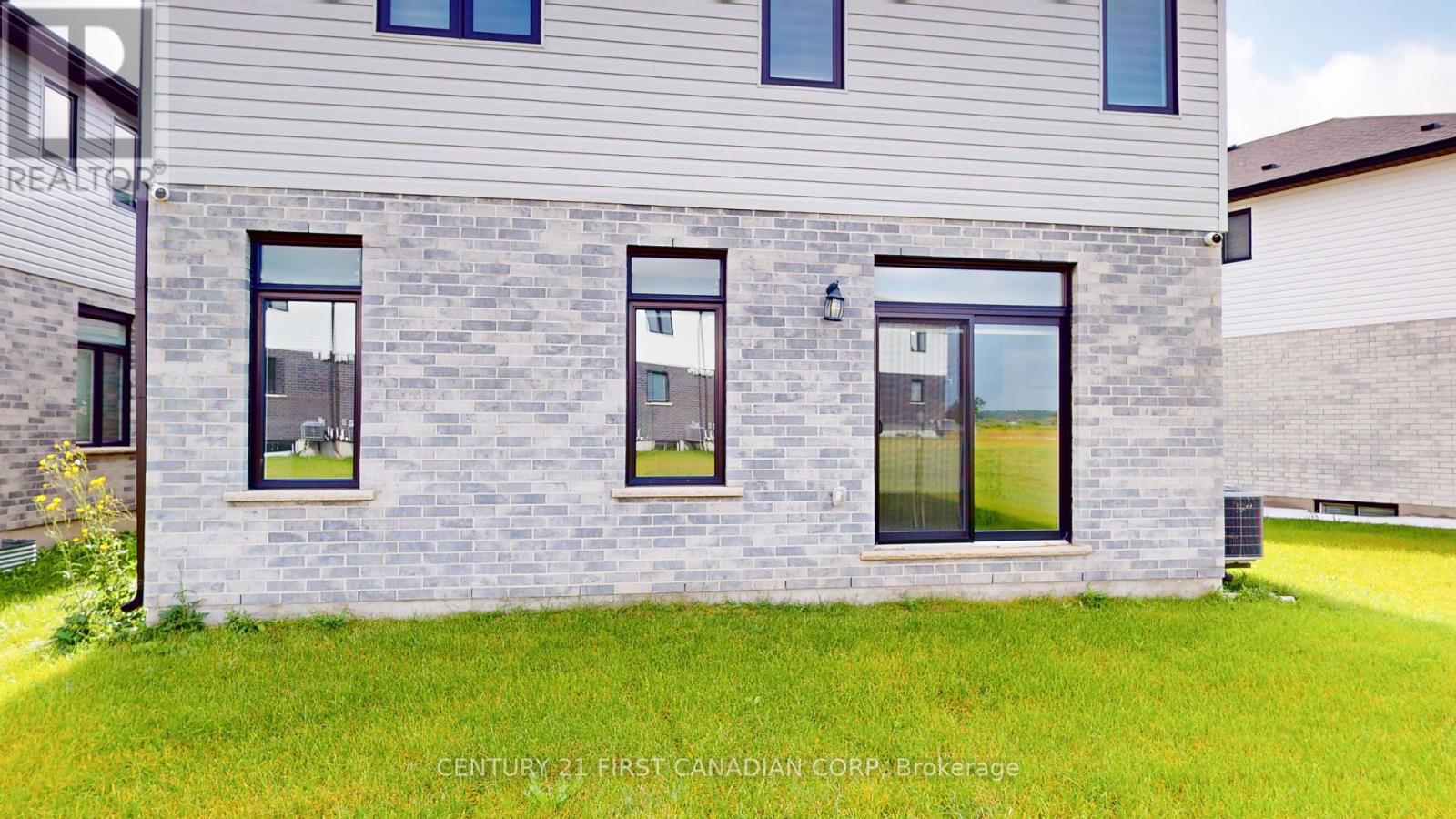 Photo 5 of 39 for 6534 Heathwoods Avenue
