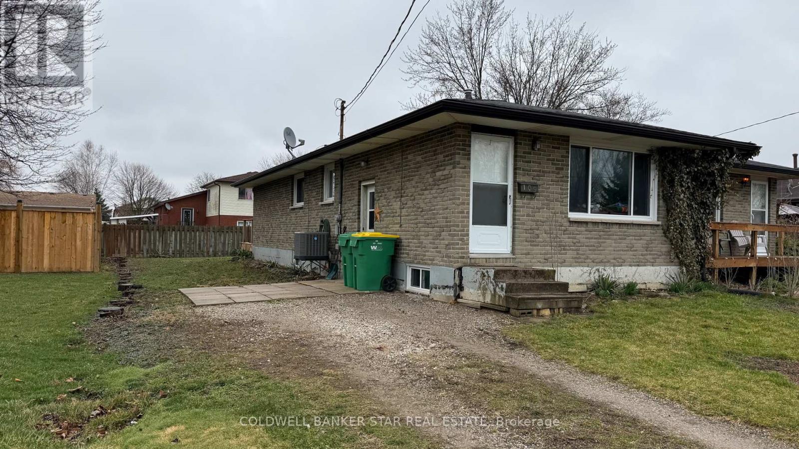 109 B Victoria Street, Southwest Middlesex, Ontario  N0L 1M0 - Photo 1 - X12052552