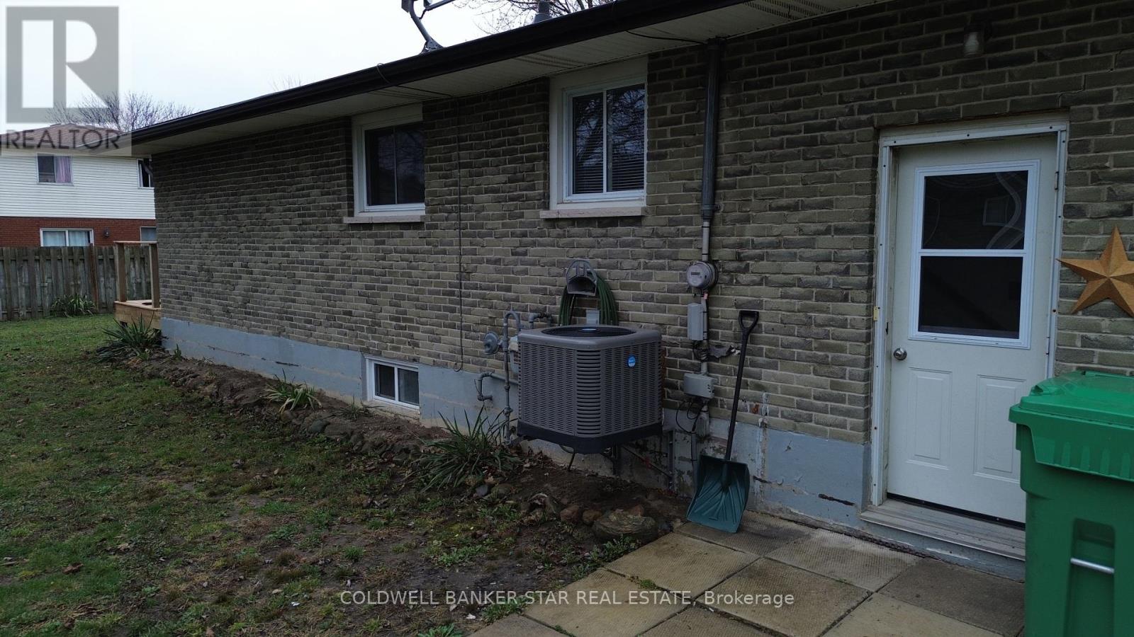 109 B Victoria Street, Southwest Middlesex, Ontario  N0L 1M0 - Photo 2 - X12052552