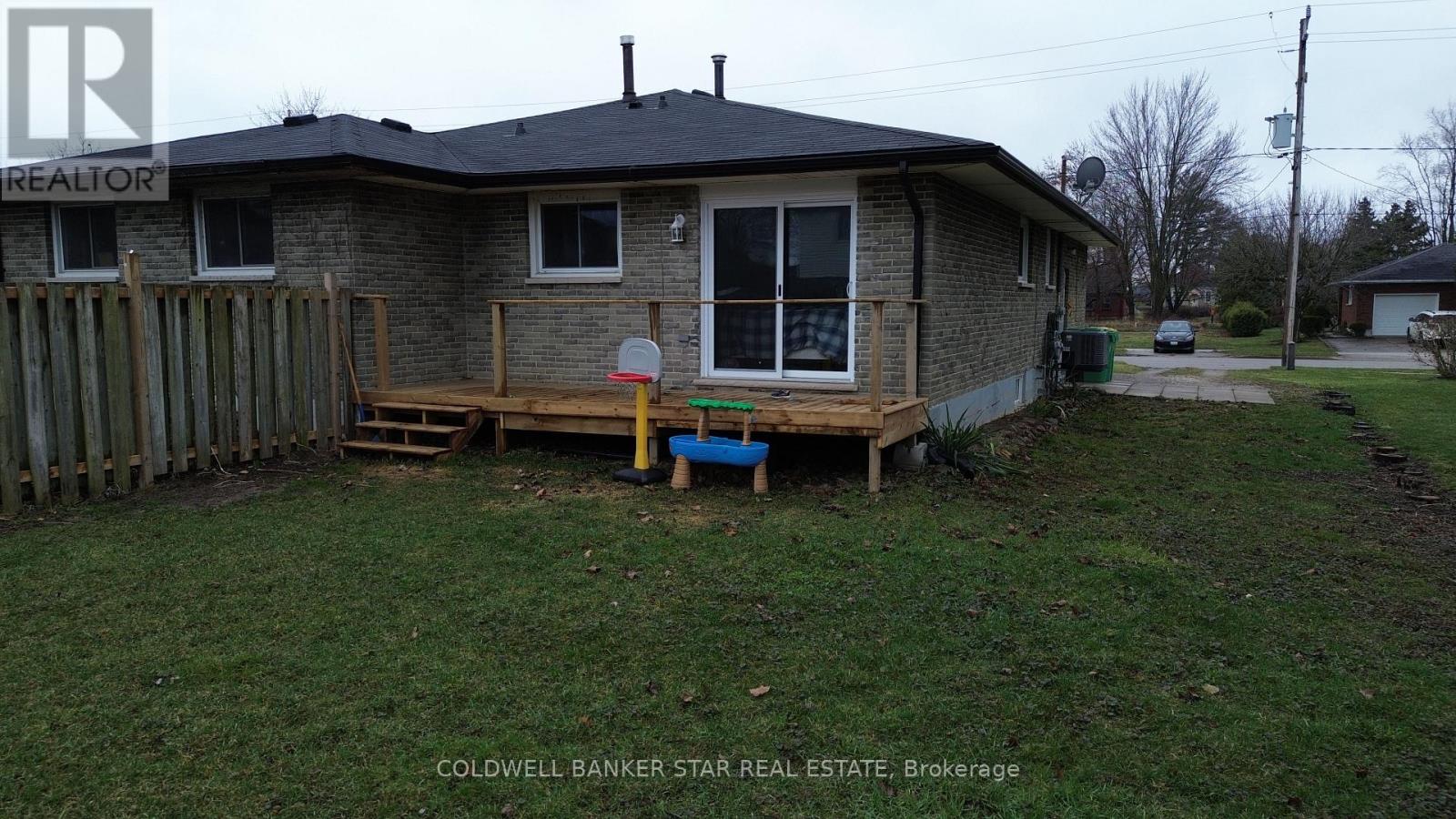 109 B Victoria Street, Southwest Middlesex, Ontario  N0L 1M0 - Photo 3 - X12052552