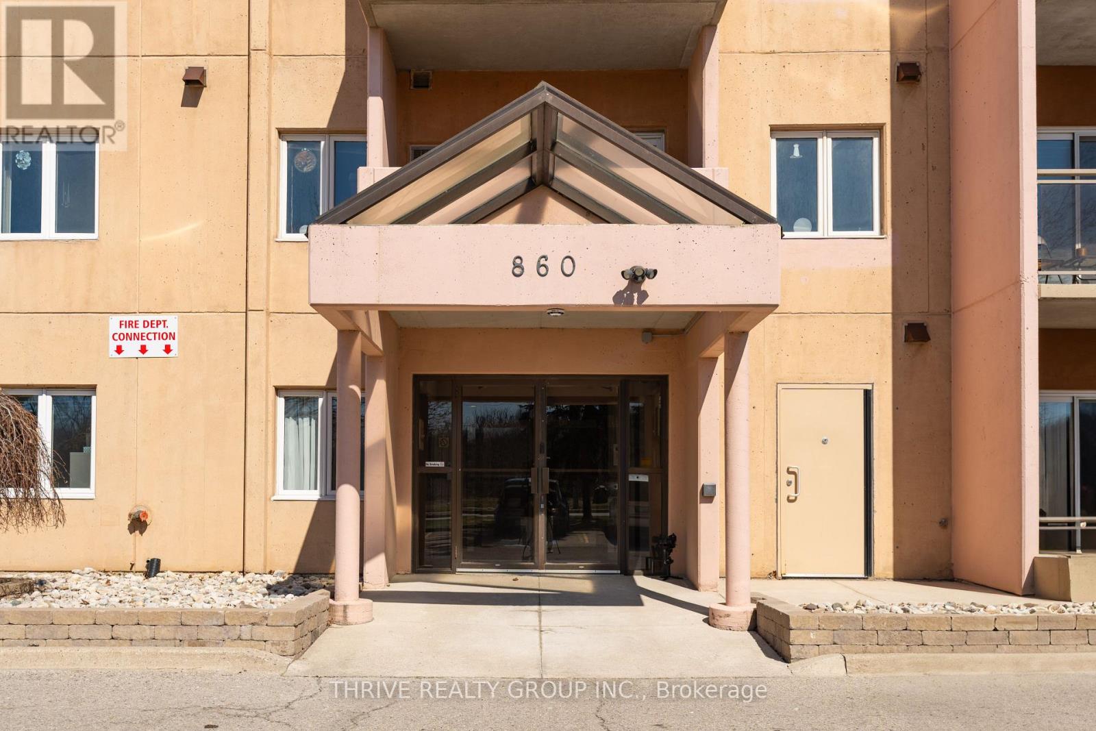 304 - 860 Commissioners Road E