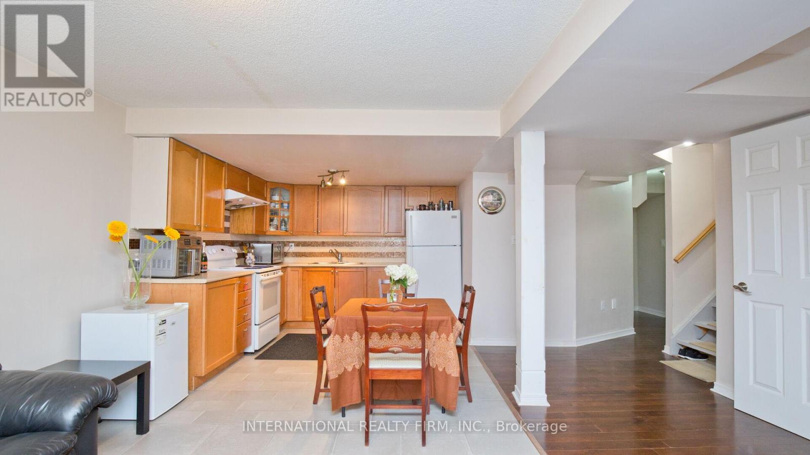30 Benmore Crescent, Brampton, Ontario  L6P 2T3 - Photo 10 - W12052520