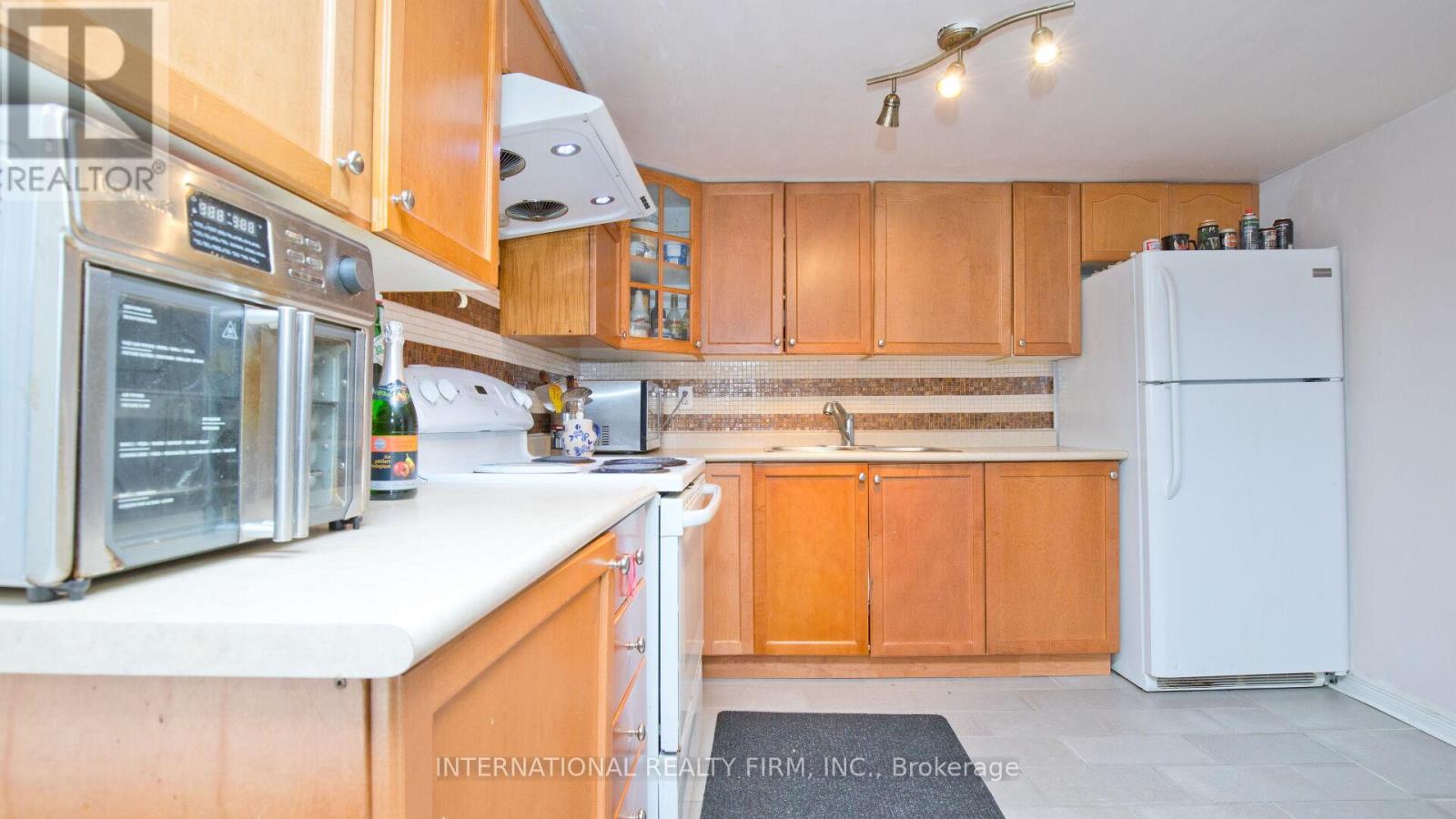 30 Benmore Crescent, Brampton, Ontario  L6P 2T3 - Photo 11 - W12052520