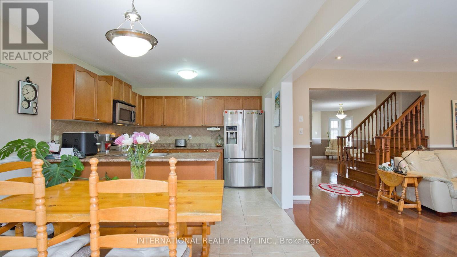 30 Benmore Crescent, Brampton, Ontario  L6P 2T3 - Photo 9 - W12052520
