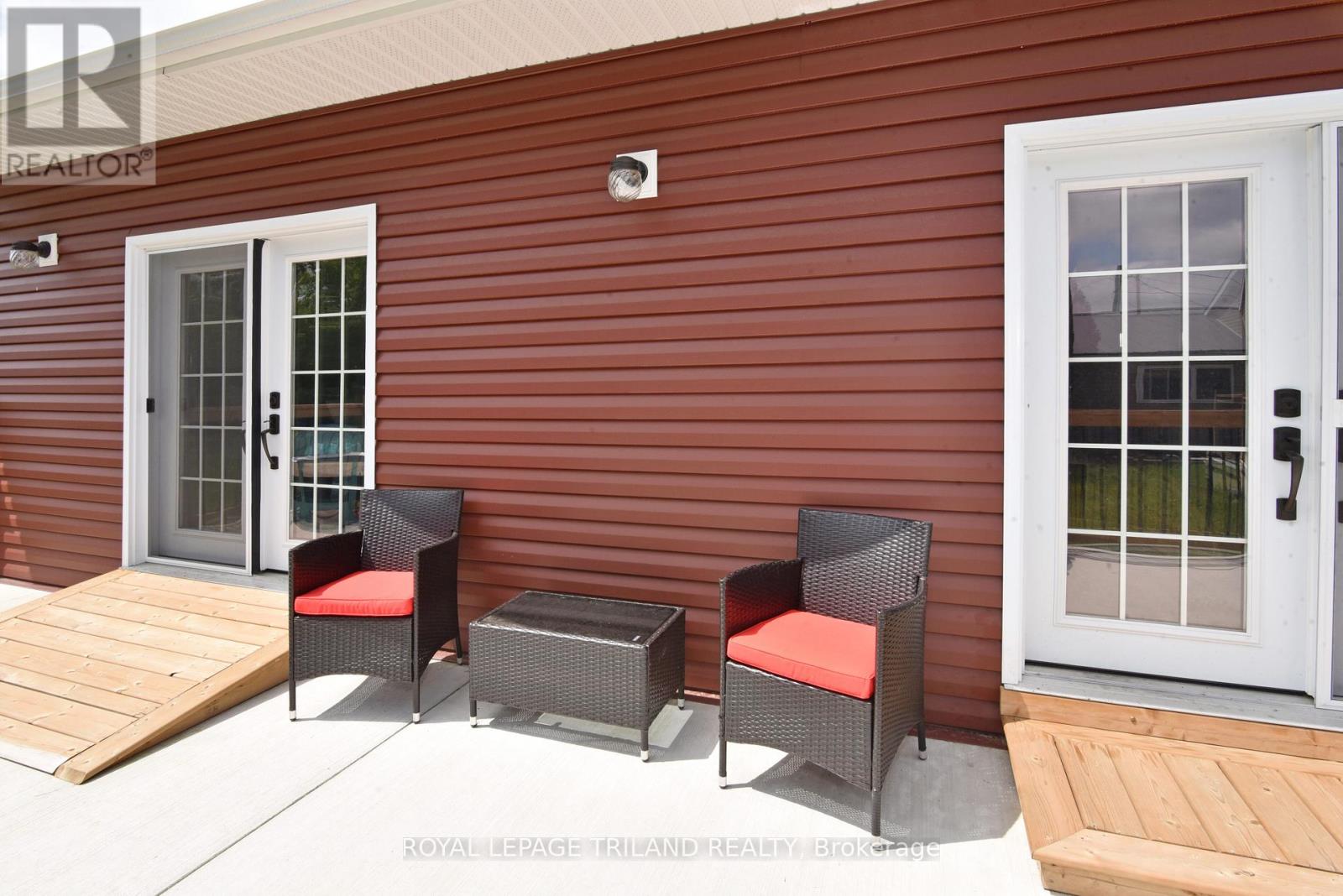 141 Main Street, Lambton Shores, Ontario  N0M 2N0 - Photo 38 - X12052619