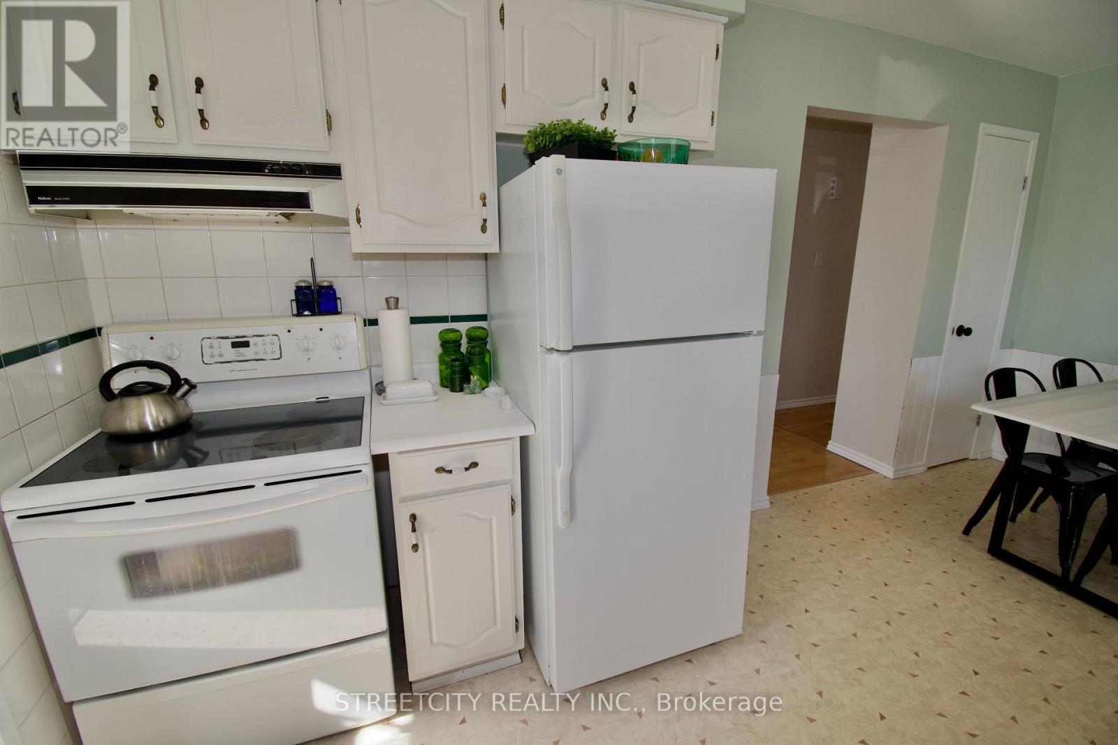 Photo 10 of 25 for 22 Fennell Crescent