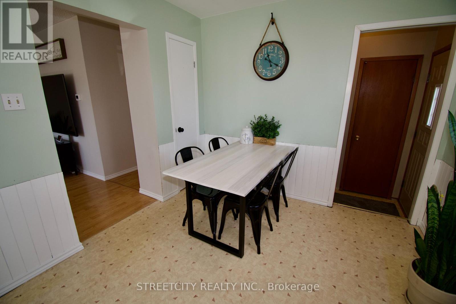 Photo 12 of 25 for 22 Fennell Crescent