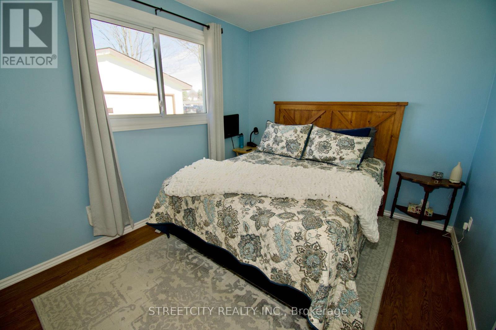 Photo 13 of 25 for 22 Fennell Crescent