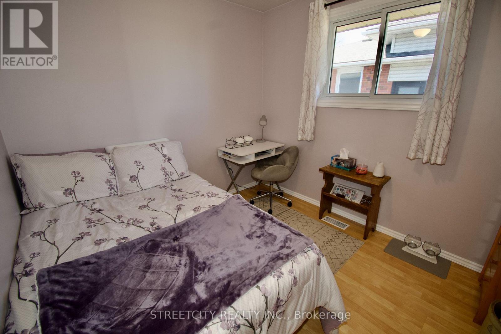 Photo 17 of 25 for 22 Fennell Crescent