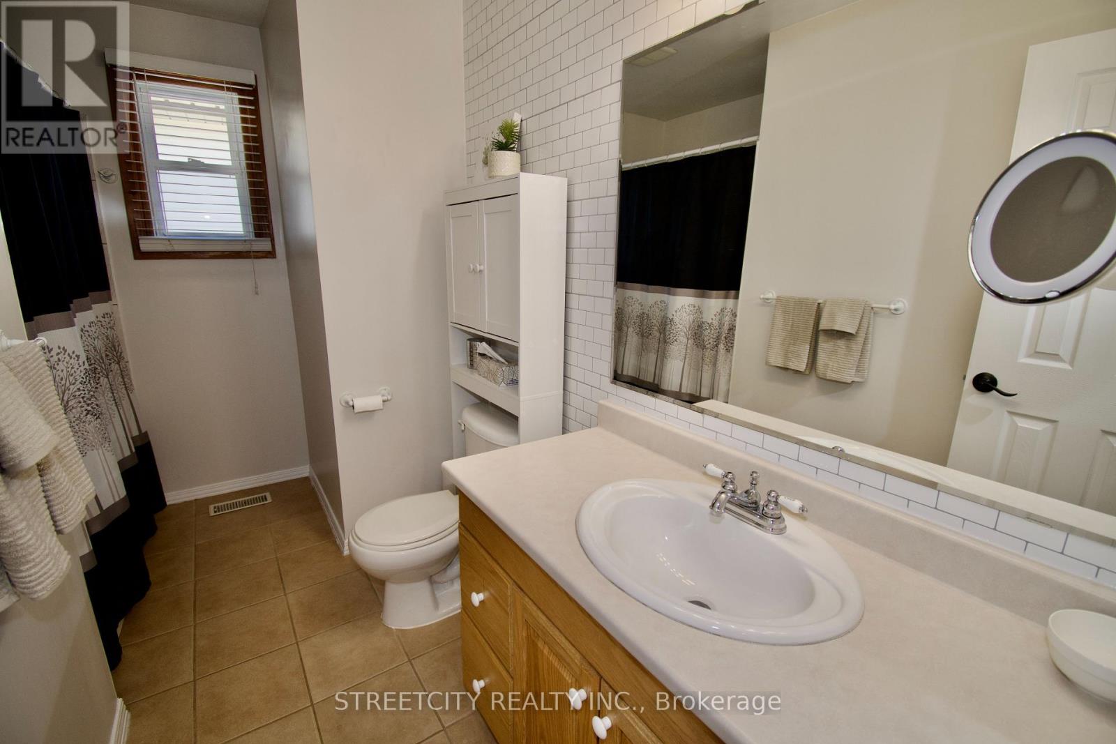 Photo 19 of 25 for 22 Fennell Crescent