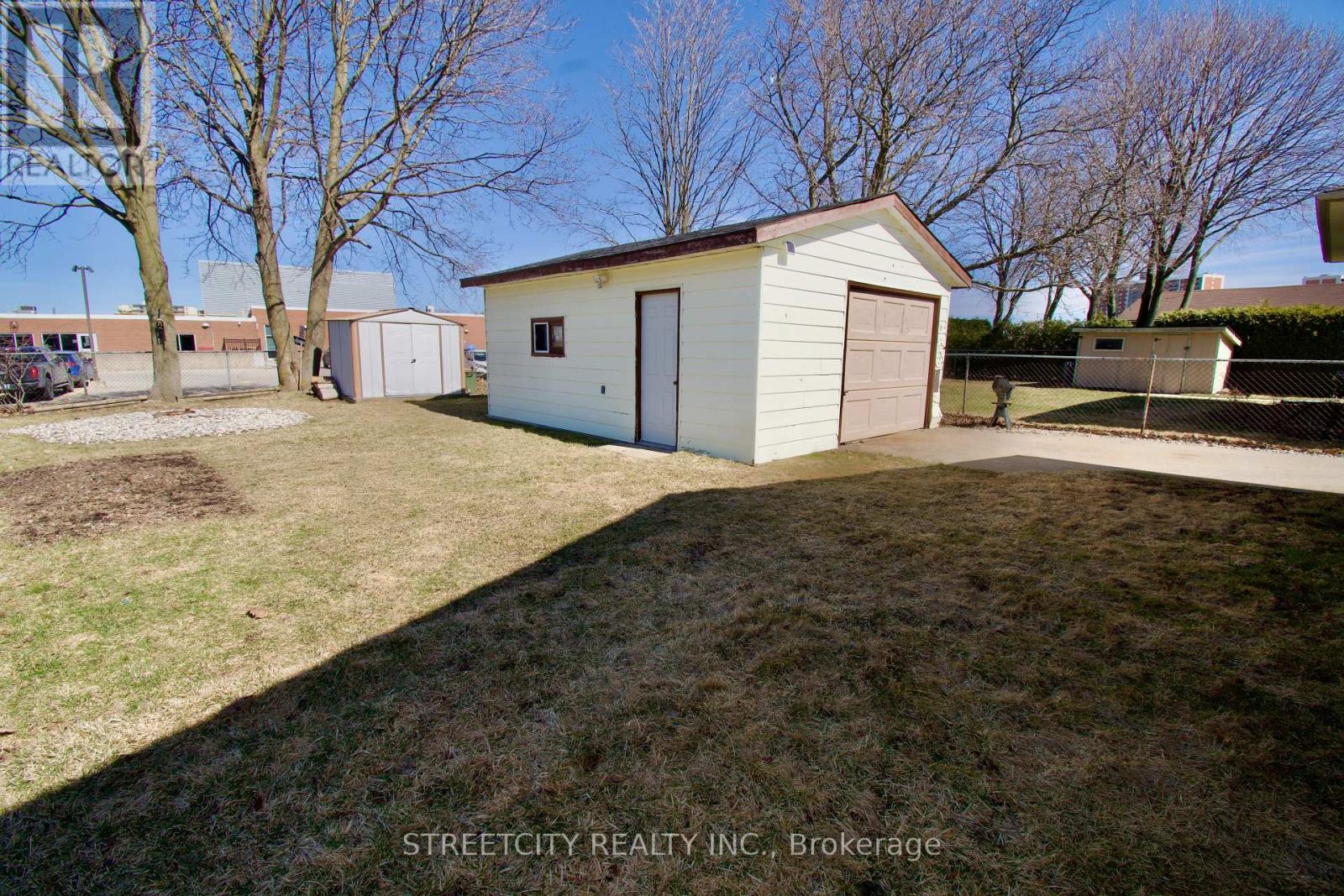 Photo 22 of 25 for 22 Fennell Crescent