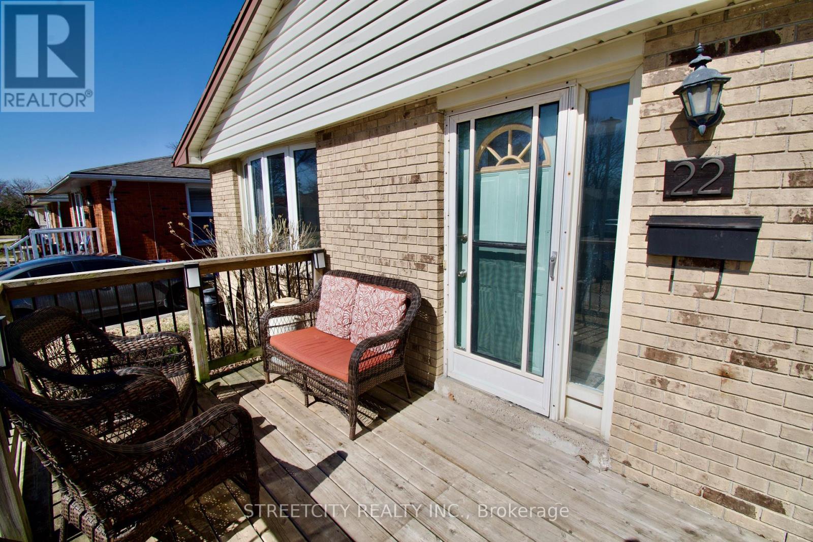Photo 5 of 25 for 22 Fennell Crescent