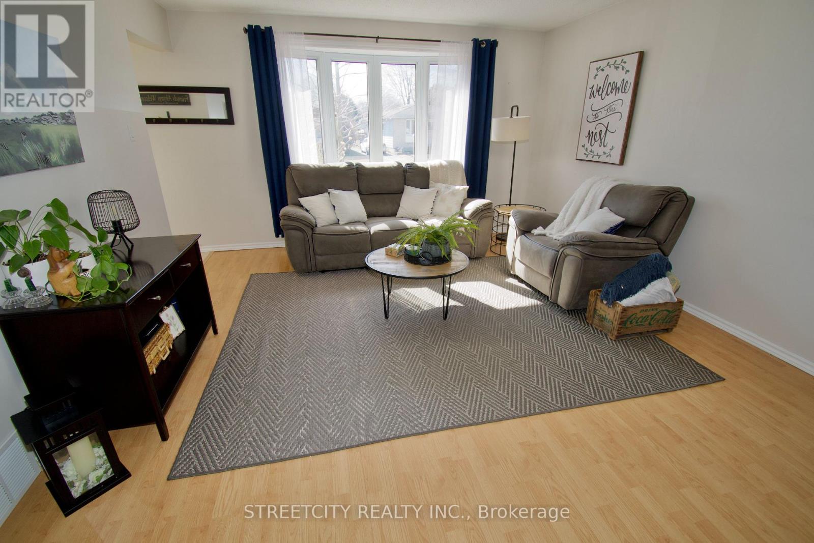 Photo 6 of 25 for 22 Fennell Crescent