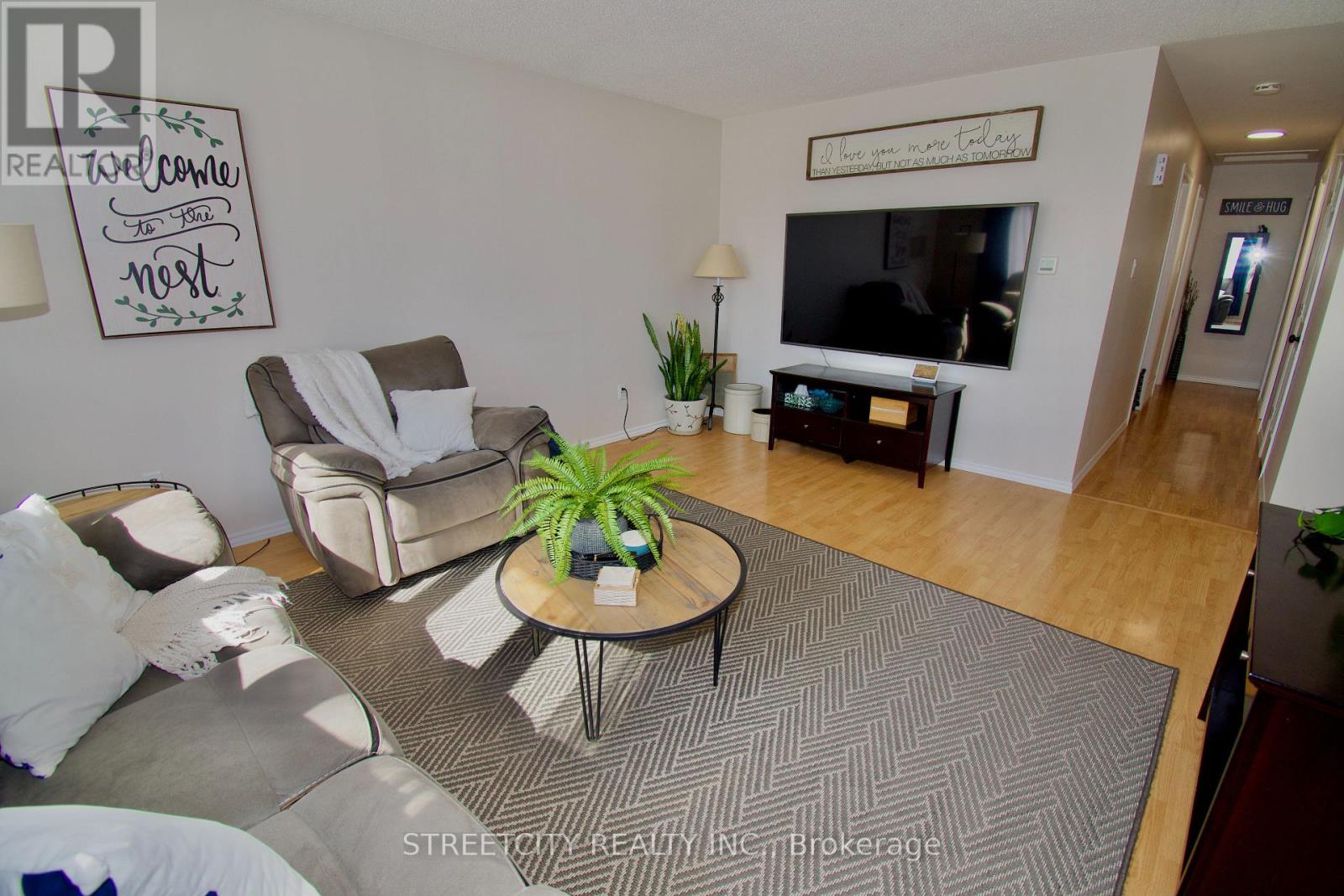 Photo 7 of 25 for 22 Fennell Crescent