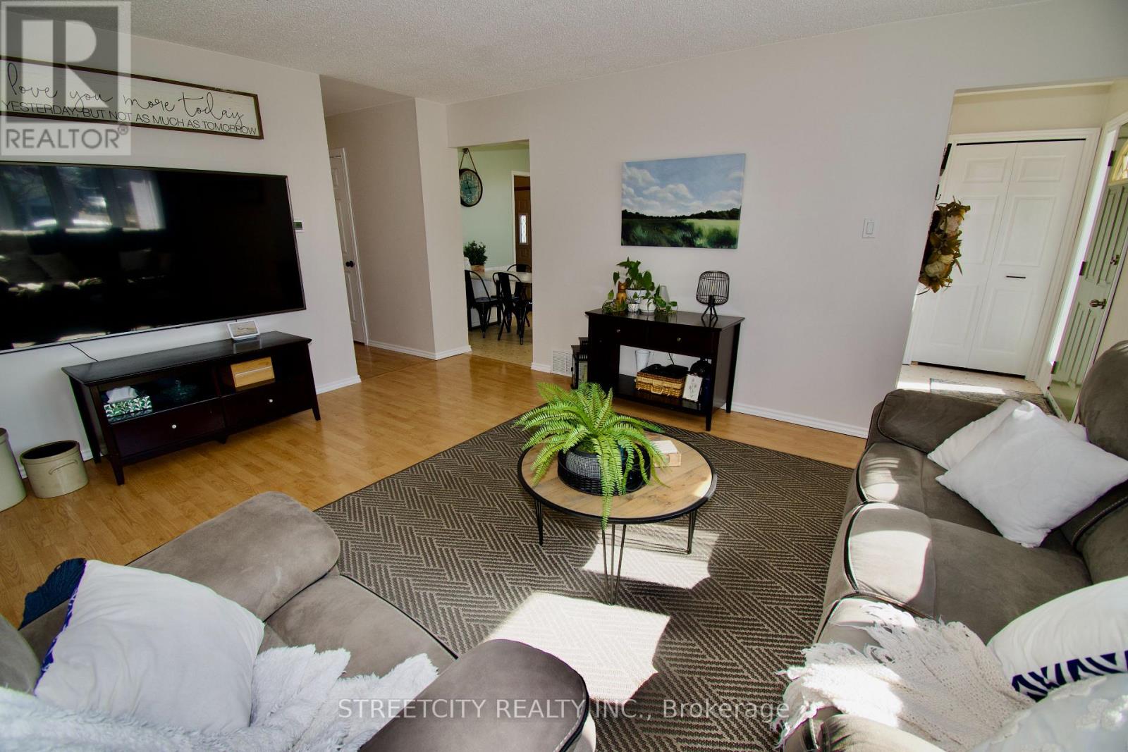 Photo 8 of 25 for 22 Fennell Crescent