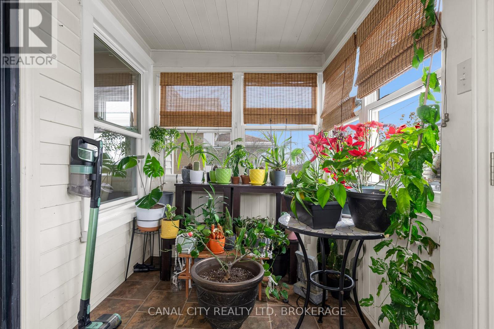 Property at 51 PINE STREET S image 3