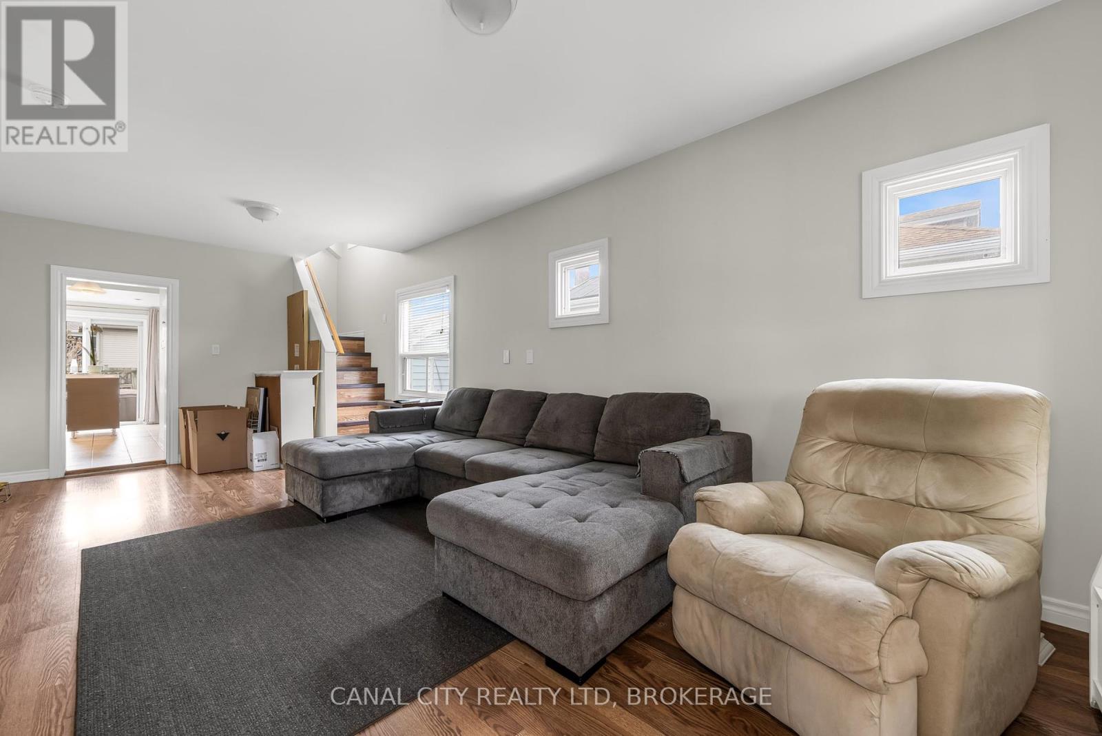 Property at 51 PINE STREET S image 4