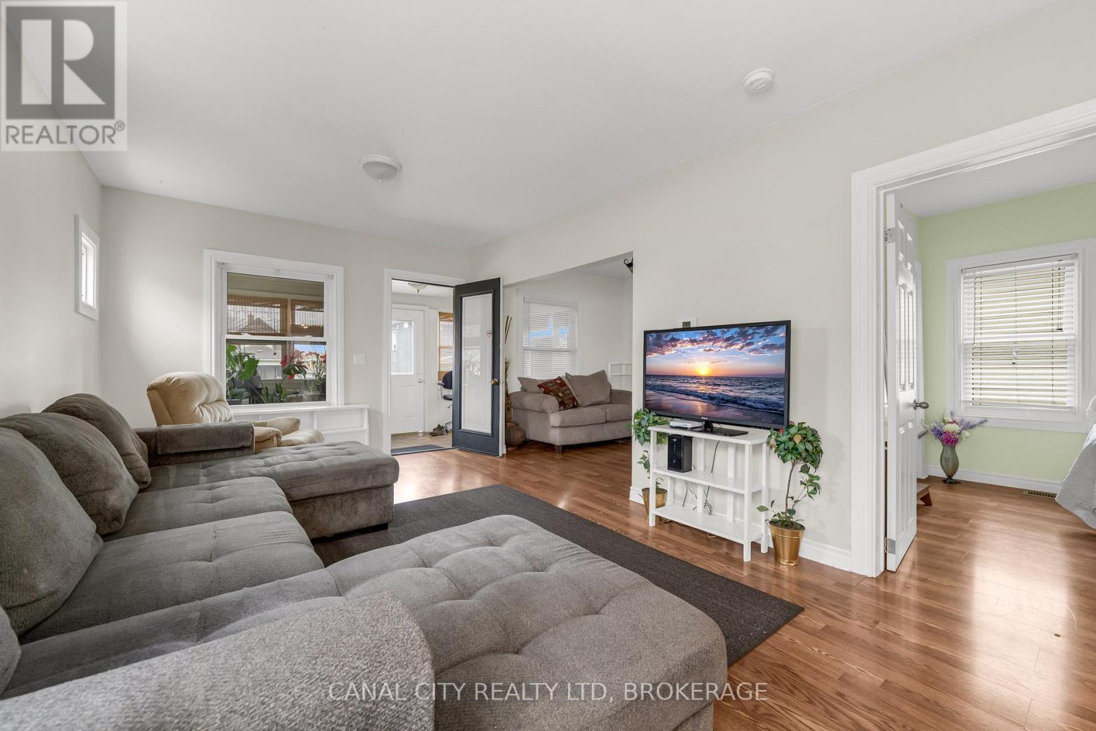 Property at 51 PINE STREET S image 5