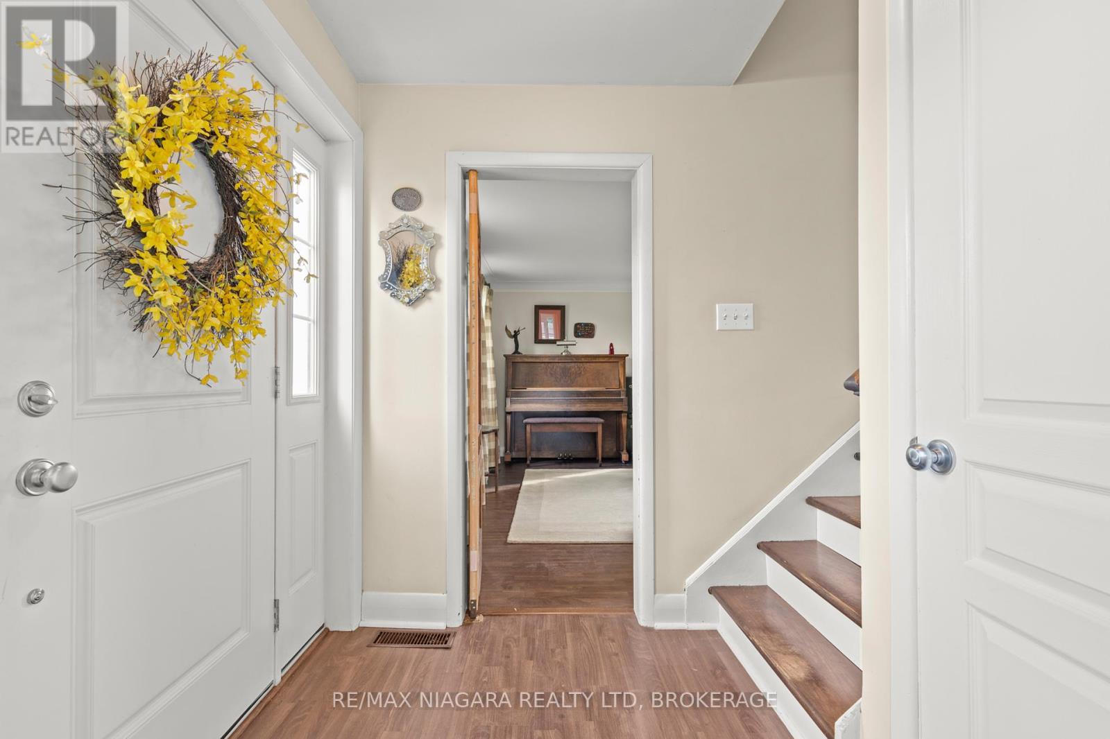 780 Niagara Stone Road, Niagara-On-The-Lake, Ontario  L0S 1J0 - Photo 8 - X12052598