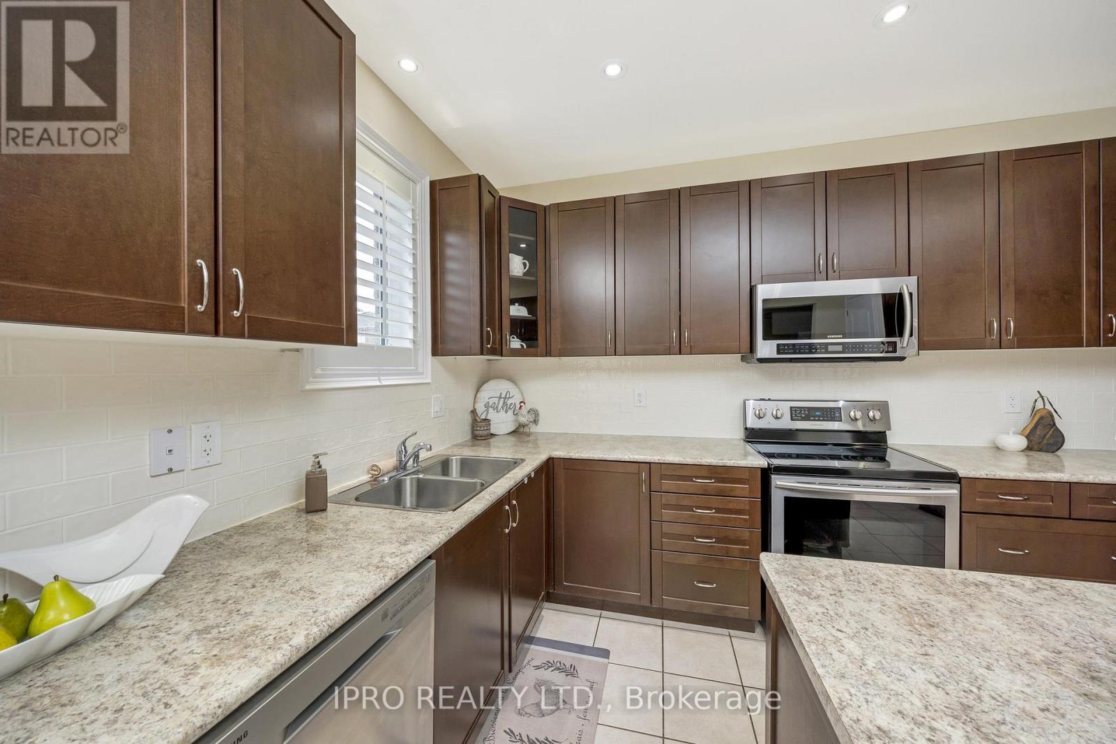 84 Northwest Court, Halton Hills, Ontario  L7G 0K7 - Photo 11 - W12052591