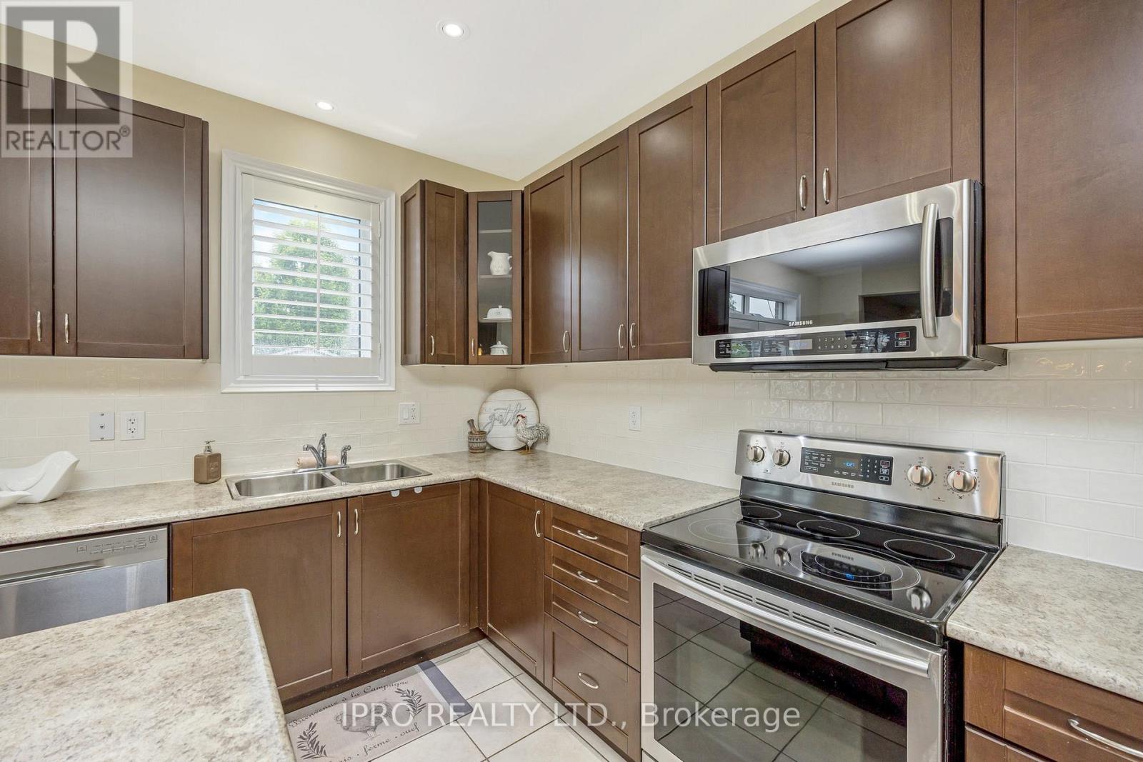 84 Northwest Court, Halton Hills, Ontario  L7G 0K7 - Photo 15 - W12052591