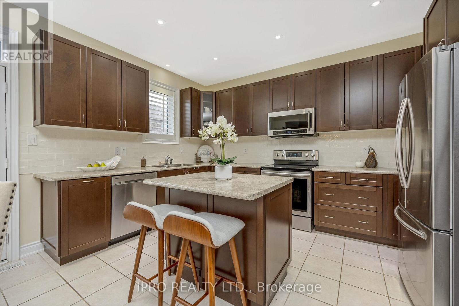 84 Northwest Court, Halton Hills, Ontario  L7G 0K7 - Photo 9 - W12052591