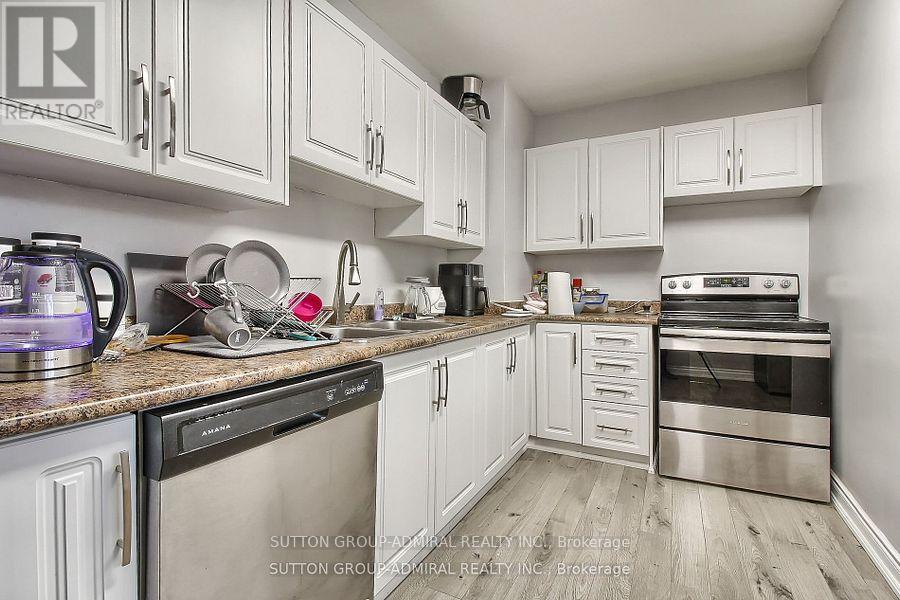 211 Axminster Drive, Richmond Hill, Ontario  L4C 2W2 - Photo 9 - N12052611