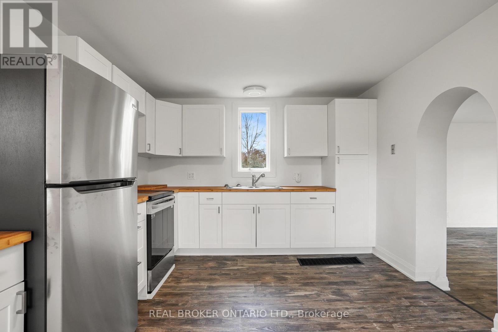 261 Portage Road, Kawartha Lakes, Ontario  K0M 1B0 - Photo 12 - X12052618