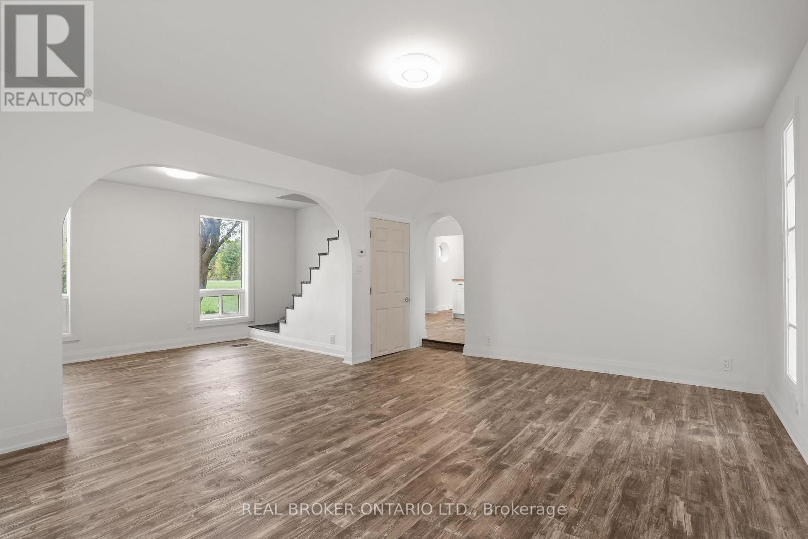 261 Portage Road, Kawartha Lakes, Ontario  K0M 1B0 - Photo 7 - X12052618