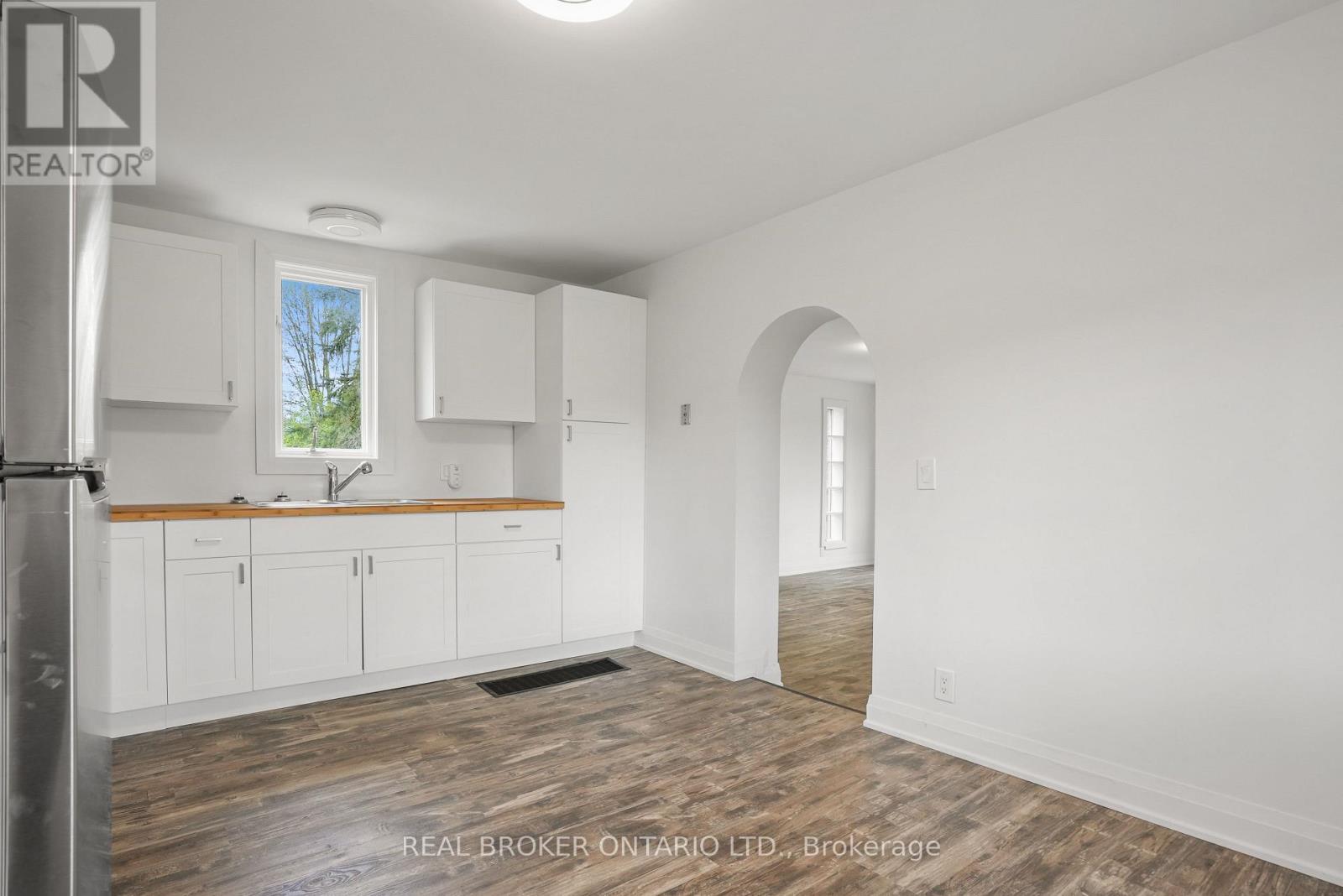 261 Portage Road, Kawartha Lakes, Ontario  K0M 1B0 - Photo 9 - X12052618