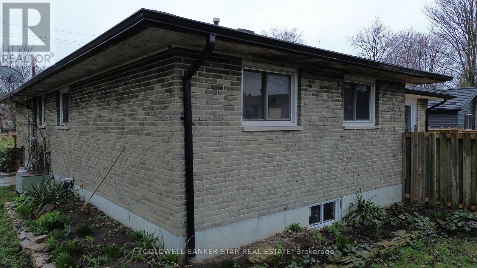 109 A Victoria Street, Southwest Middlesex, Ontario  N0L 1M0 - Photo 12 - X12052554