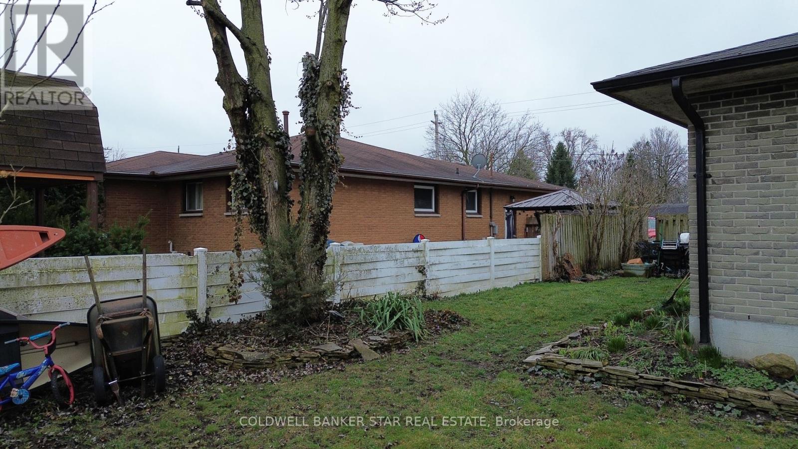109 A Victoria Street, Southwest Middlesex, Ontario  N0L 1M0 - Photo 15 - X12052554
