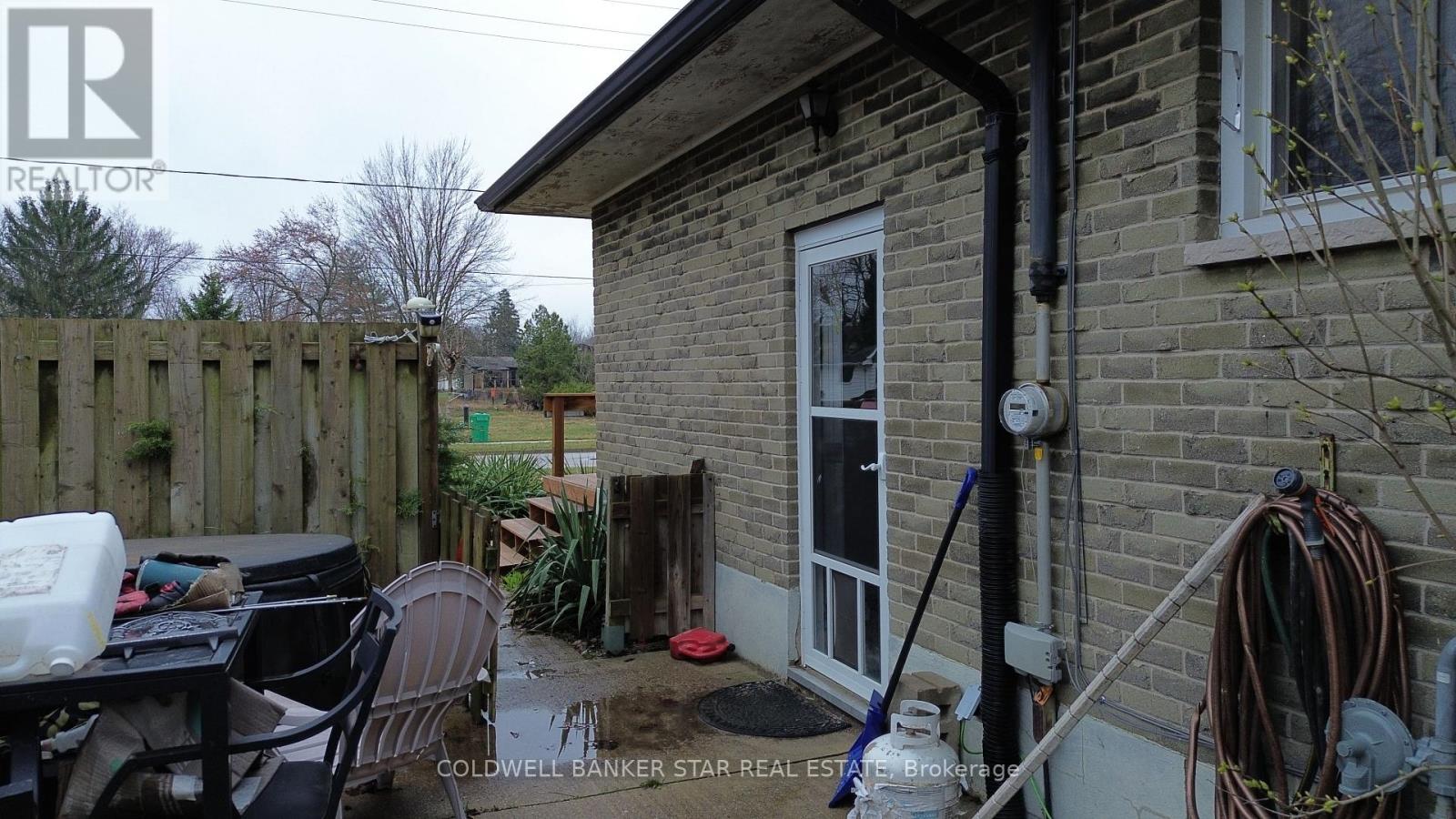 109 A Victoria Street, Southwest Middlesex, Ontario  N0L 1M0 - Photo 2 - X12052554