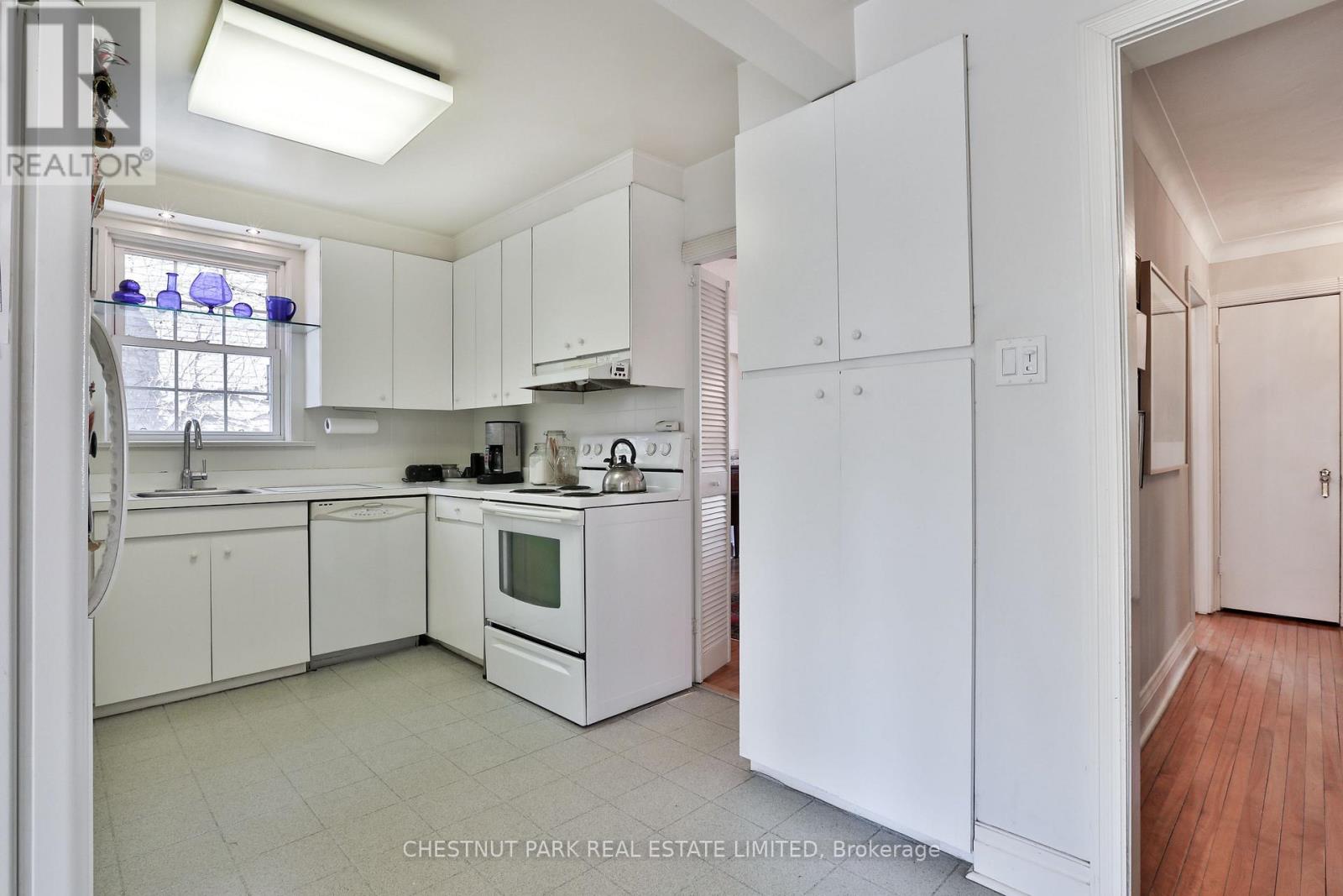 87 Tranmer Avenue, Toronto, Ontario  M5P 1E3 - Photo 10 - C12052643