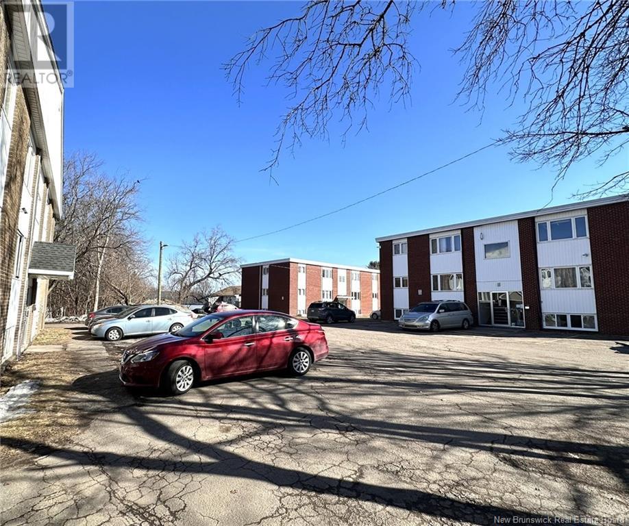 139 Elmwood Drive, Moncton, New Brunswick  E1A 1X2 - Photo 3 - NB113935