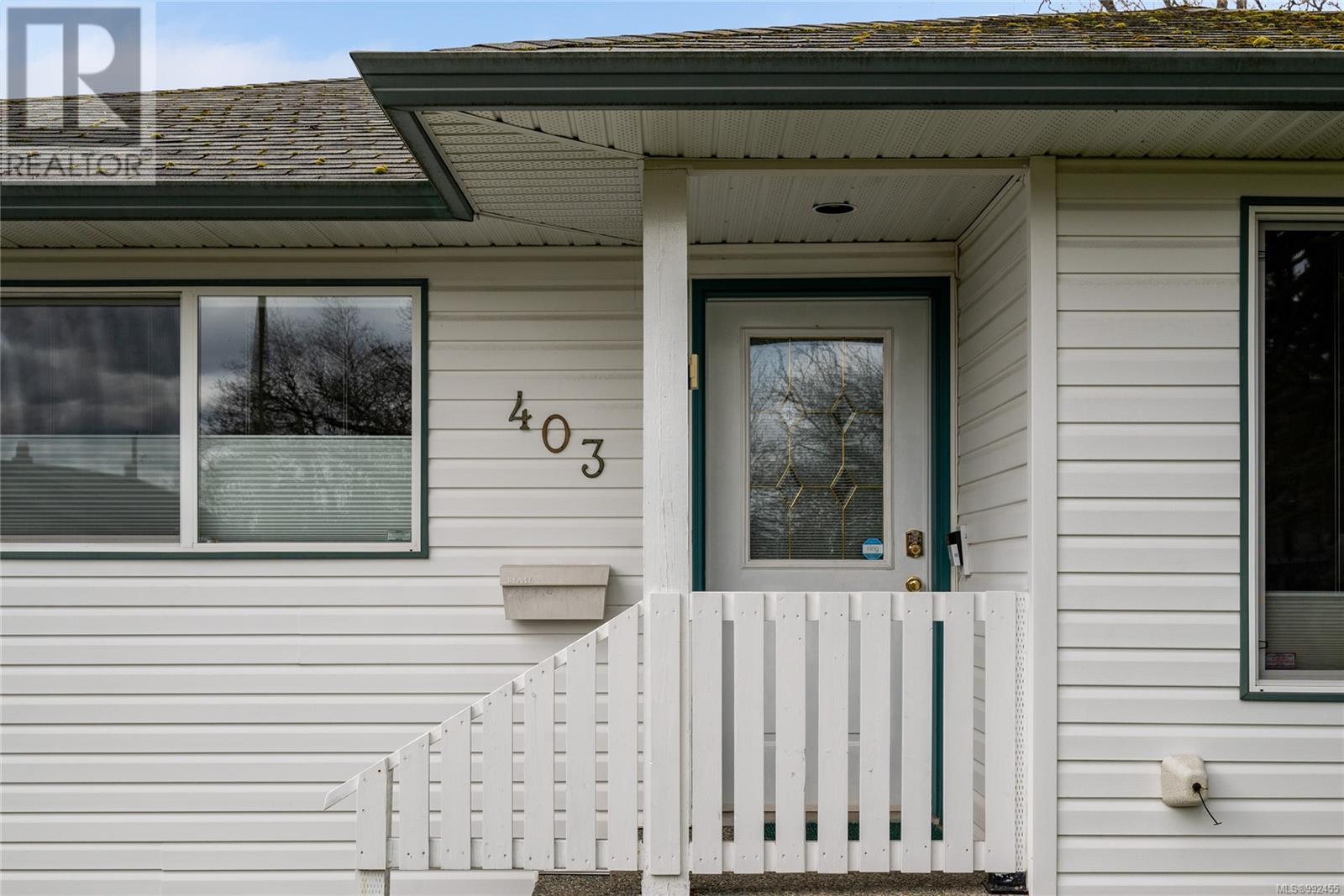 Property at 403 Watfield Ave image 3