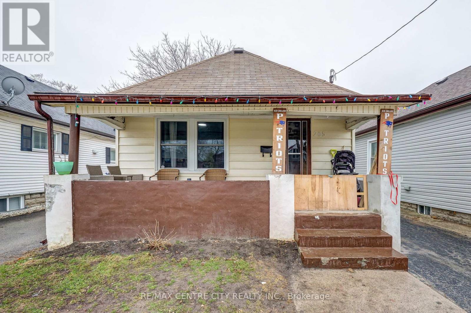 Property at 205 ST JULIEN STREET image 2