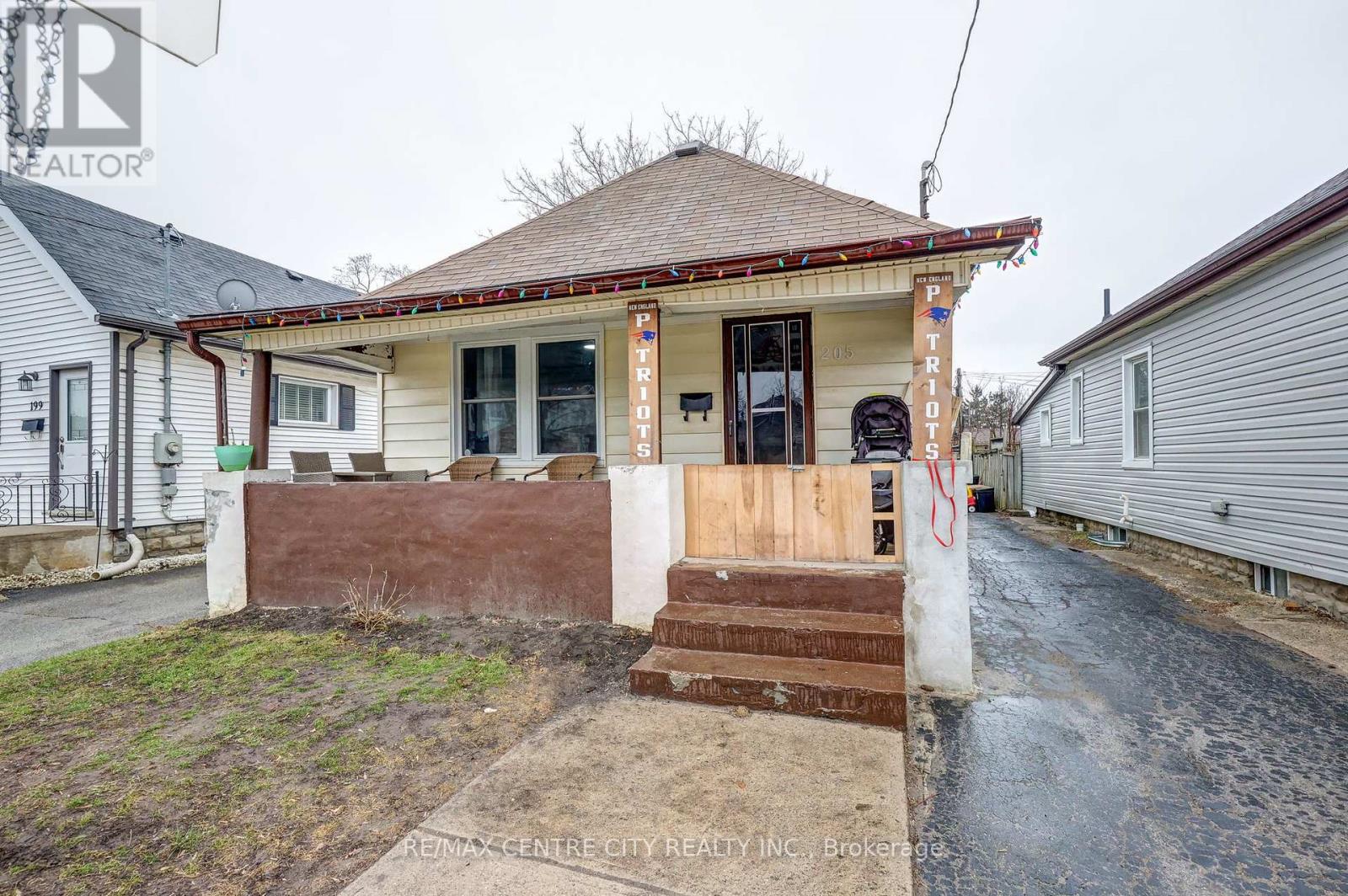 Photo 6 of 35 for 205 St Julien Street