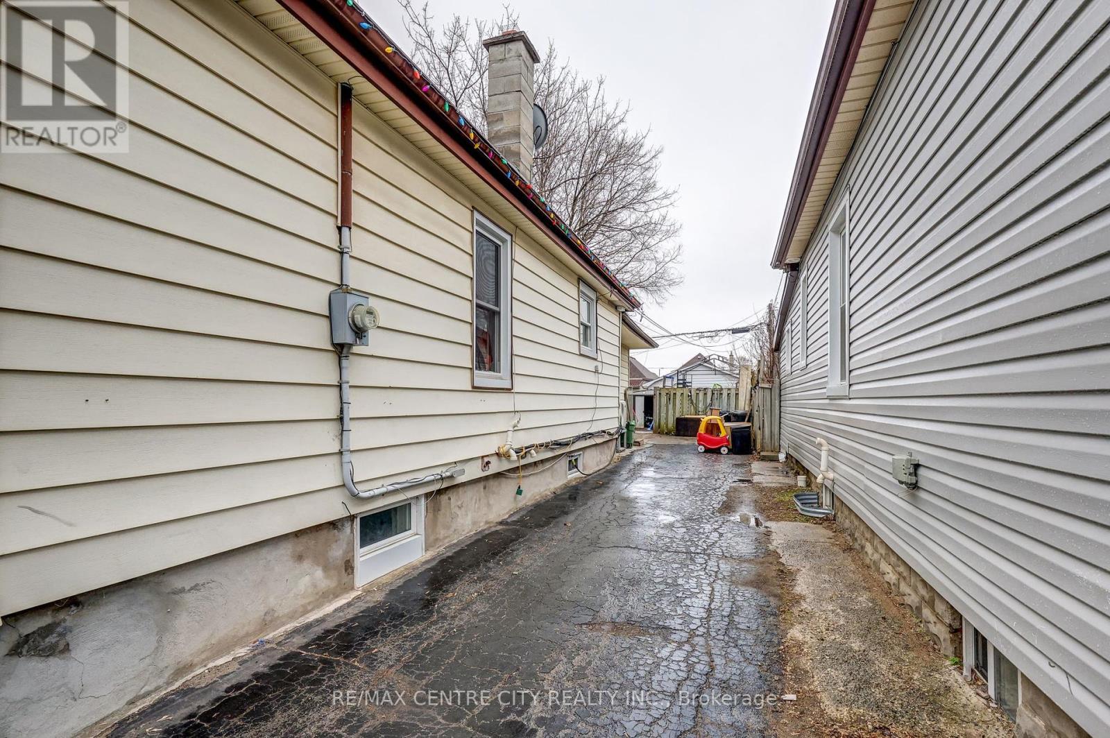 Photo 7 of 35 for 205 St Julien Street