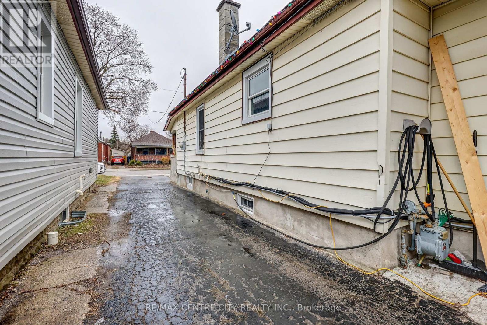Photo 9 of 35 for 205 St Julien Street
