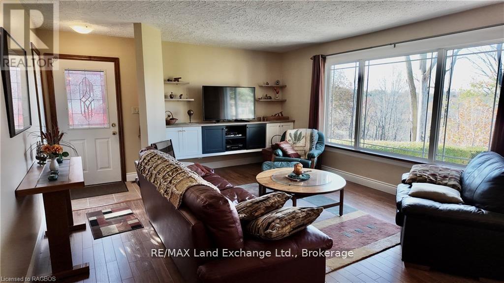 730 Campbell Avenue, Kincardine, Ontario  N2Z 1V9 - Photo 10 - X12052689