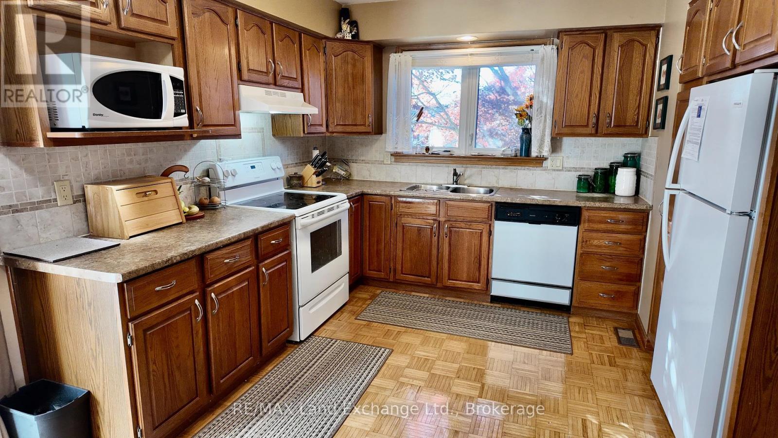 730 Campbell Avenue, Kincardine, Ontario  N2Z 1V9 - Photo 4 - X12052689