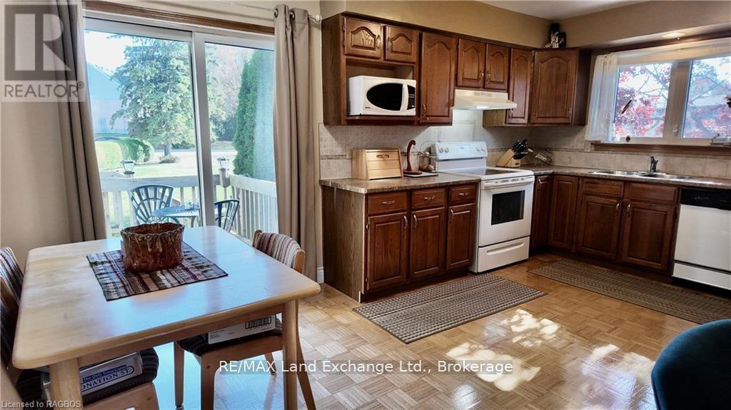 730 Campbell Avenue, Kincardine, Ontario  N2Z 1V9 - Photo 6 - X12052689