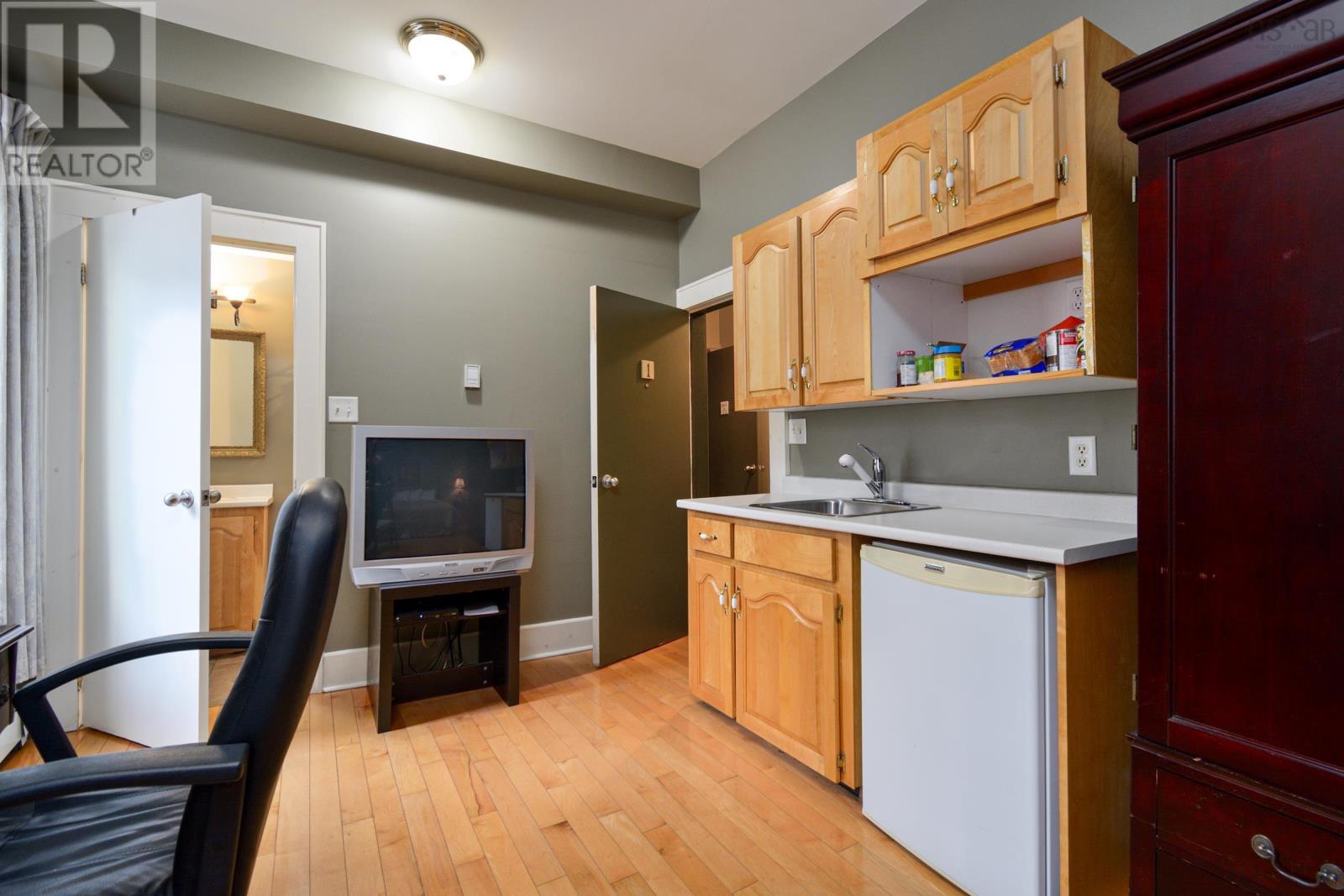 10 Pitt Street, Sydney, Nova Scotia  B1P 5X3 - Photo 14 - 202501171