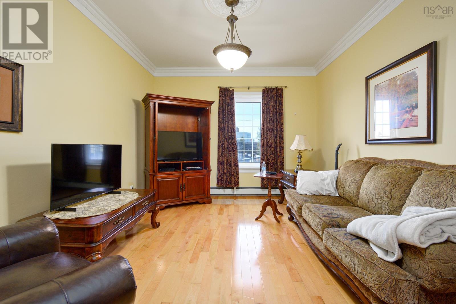 10 Pitt Street, Sydney, Nova Scotia  B1P 5X3 - Photo 21 - 202501171