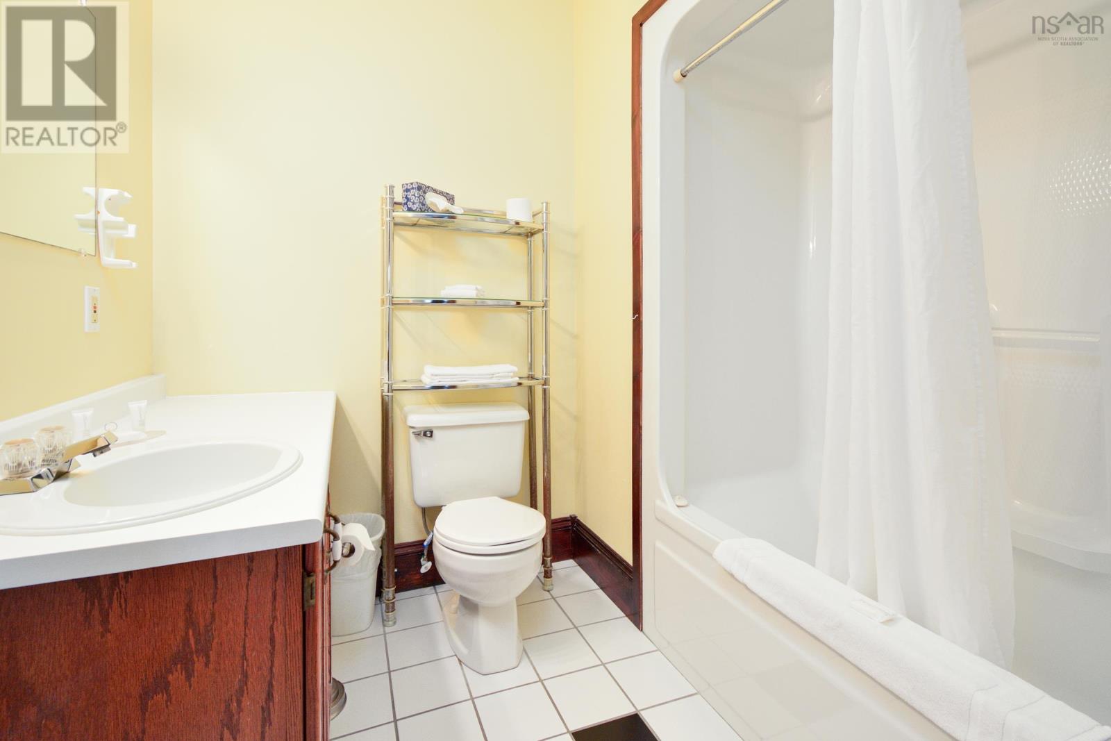 10 Pitt Street, Sydney, Nova Scotia  B1P 5X3 - Photo 42 - 202501171