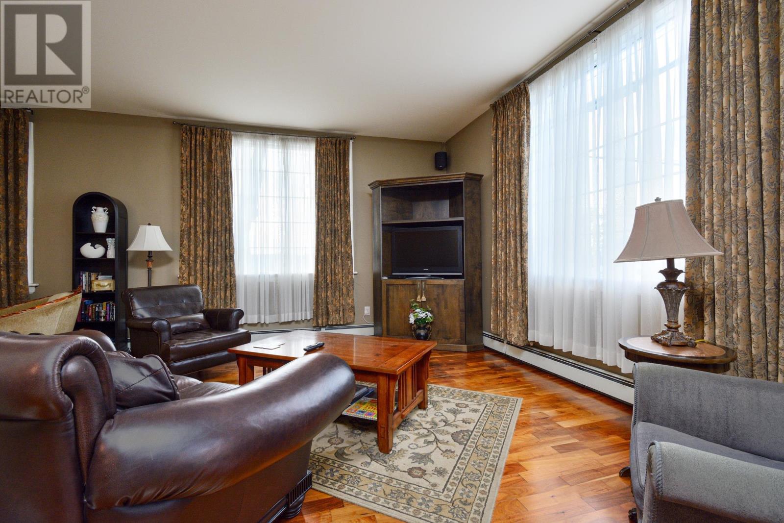 10 Pitt Street, Sydney, Nova Scotia  B1P 5X3 - Photo 8 - 202501171